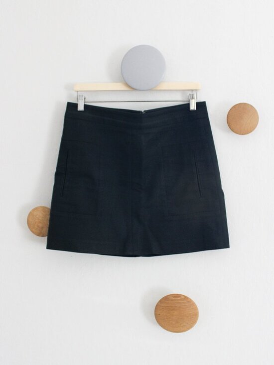 GAP Dresses & Skirts - Gap Mini Skirt with Hidden Pockets Size 6 in True Black